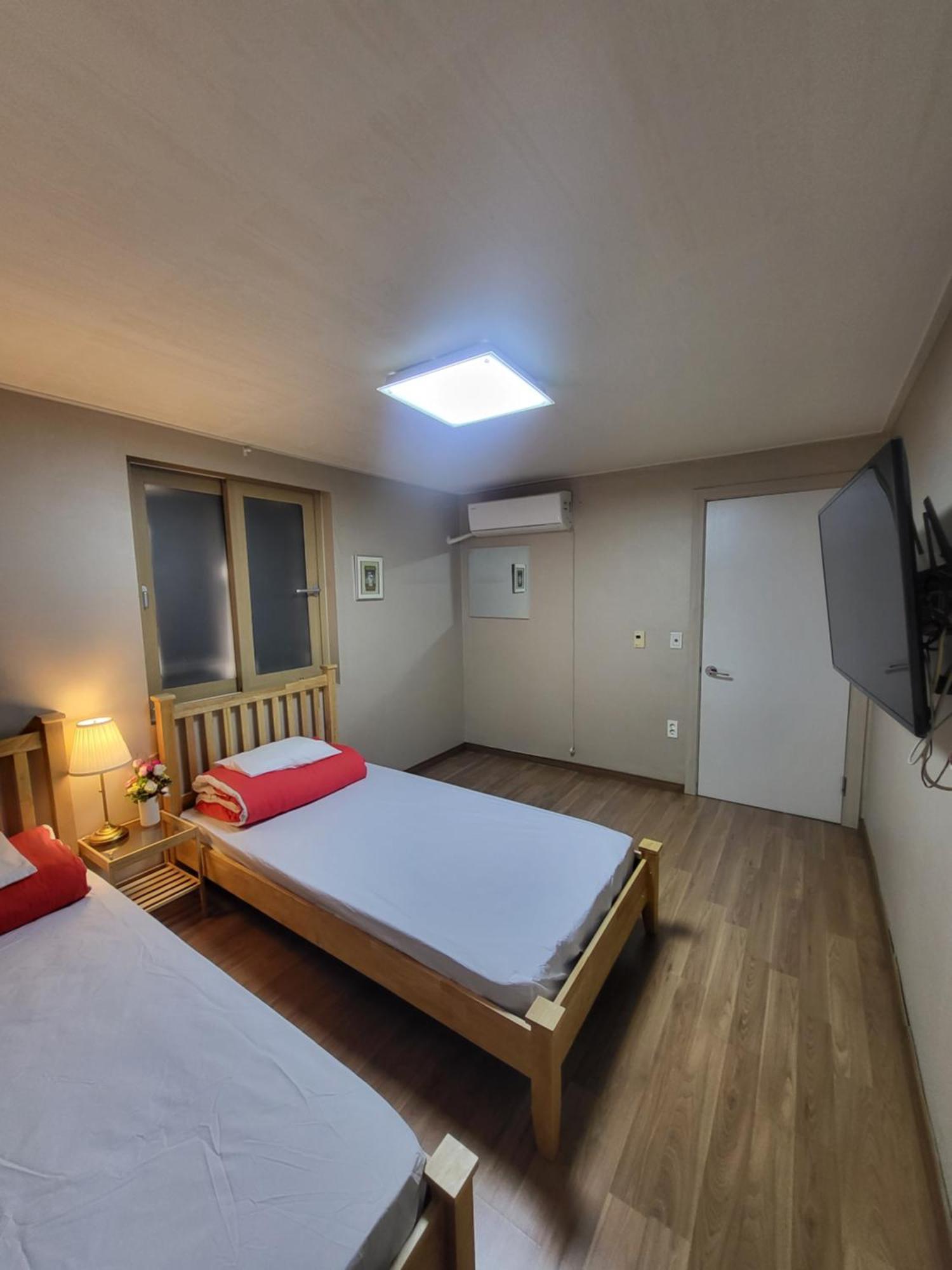 Red Guesthouse Séoul Extérieur photo